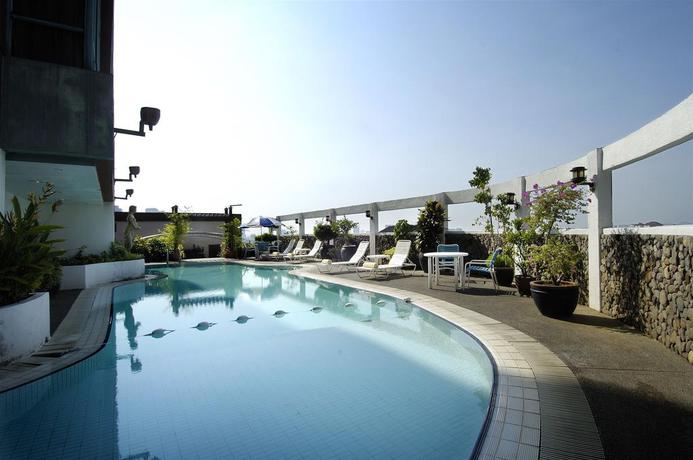 Imagen de la piscina del Hotel Berjaya Penang. Foto 17