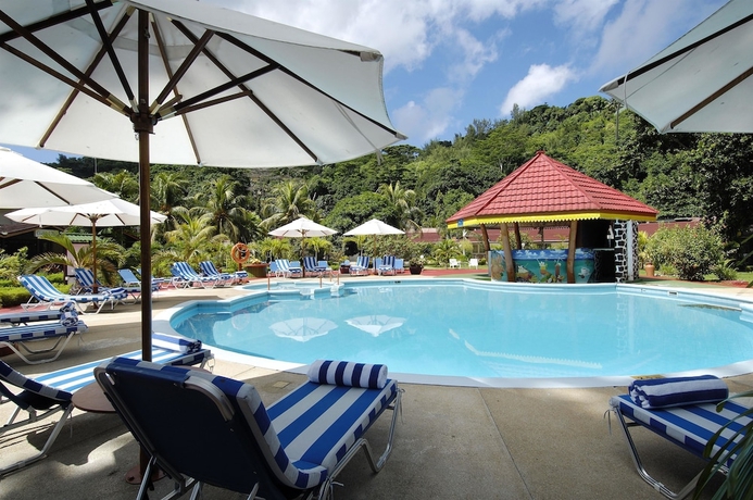 Imagen de la piscina del Hotel Berjaya Praslin Resort. Foto 17