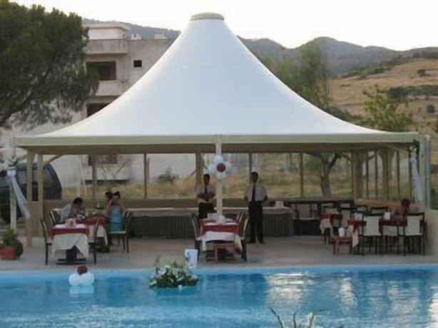 Imagen de la piscina del Hotel Berksoy. Foto 19