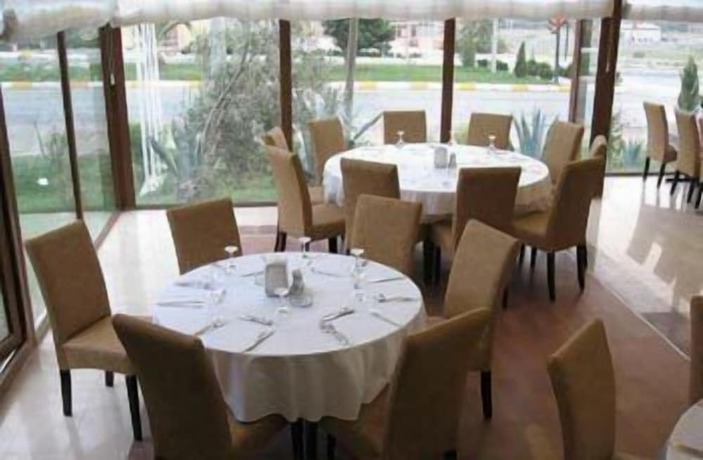 Imagen del bar/restaurante del Hotel Berksoy. Foto 3