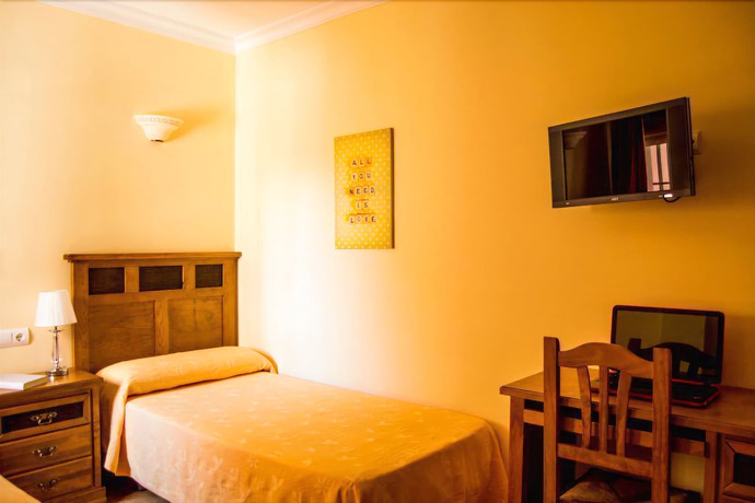 Imagen de la habitación del Hotel Berlanga. Foto 7