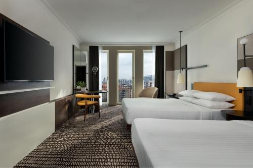 Imagen de la habitación del Hotel Berlin Marriott. Foto 15