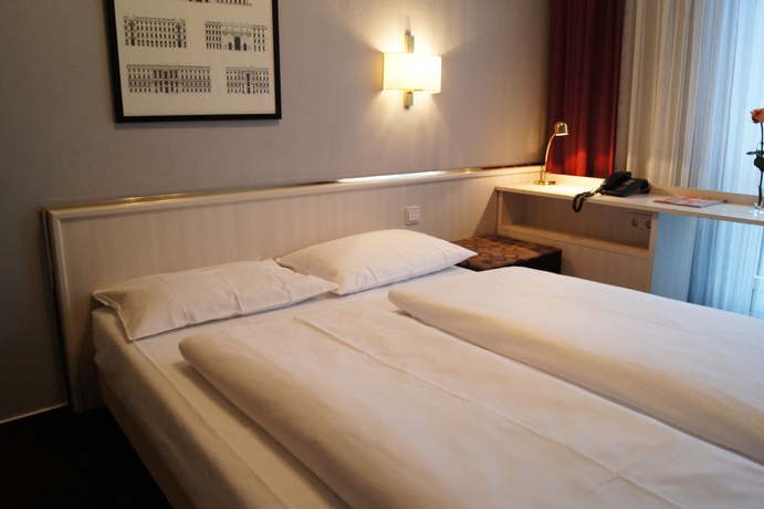 Imagen de la habitación del Hotel Berlin Plaza am Kurf&uuml;rstendamm. Foto 3