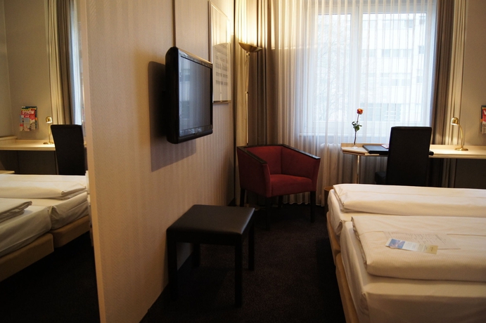 Imagen de la habitación del Hotel Berlin Plaza am Kurf&uuml;rstendamm. Foto 9