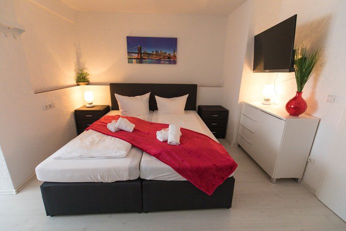 Imagen de la habitación del Hotel Berlin, Schwetzingen. Foto 8