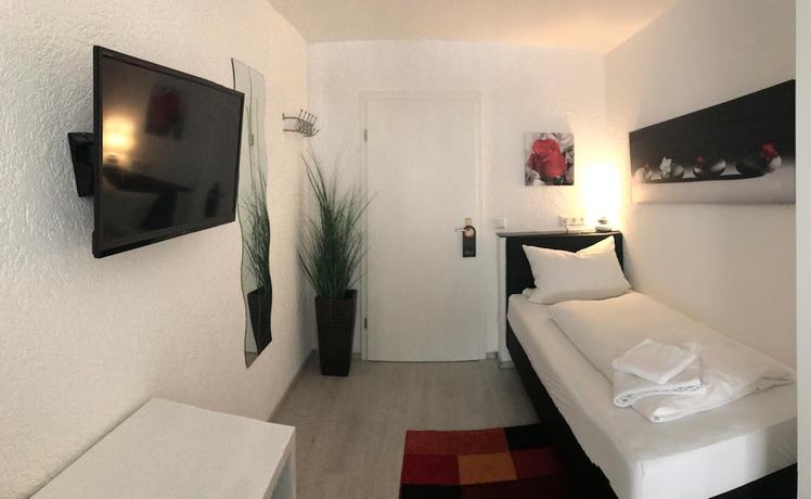 Imagen de la habitación del Hotel Berlin, Schwetzingen. Foto 18