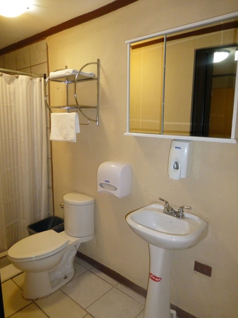 Imagen de la habitación del Hotel Berlor Airport Inn. Foto 10