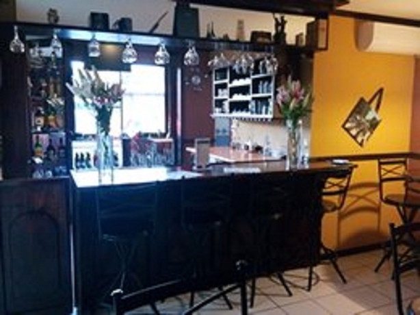 Imagen del bar/restaurante del Hotel Berlor Airport Inn. Foto 5