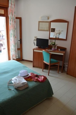 Imagen de la habitación del Hotel Berna, Eraclea Mare. Foto 15