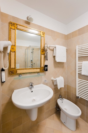 Imagen de la habitación del Hotel Berna, Florencia. Foto 18