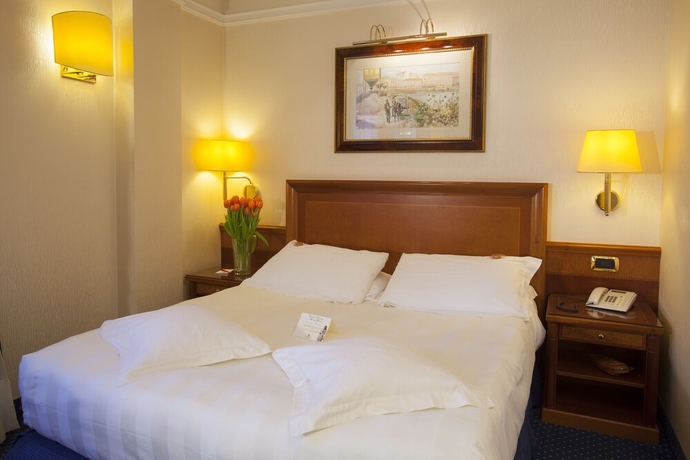 Imagen de la habitación del Hotel Berna, Milán. Foto 4