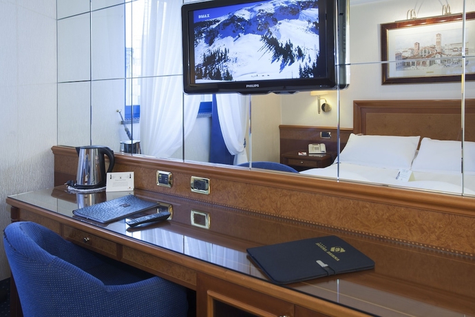 Imagen de la habitación del Hotel Berna, Milán. Foto 8