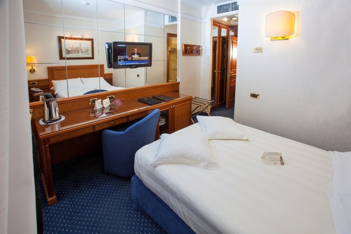 Imagen de la habitación del Hotel Berna, Milán. Foto 10