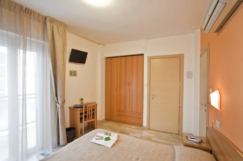 Imagen de la habitación del Hotel Bernard. Foto 5