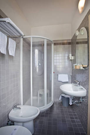 Imagen de la habitación del Hotel Bernard. Foto 8