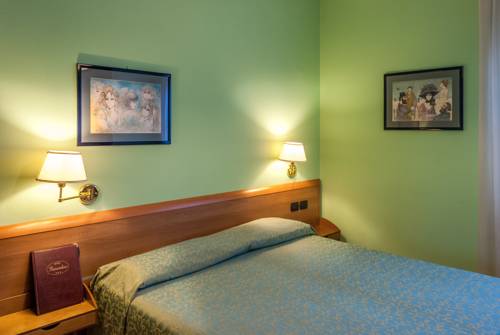 Imagen de la habitación del Hotel Bernardino. Foto 6