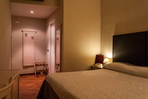 Imagen de la habitación del Hotel Bernardino. Foto 7