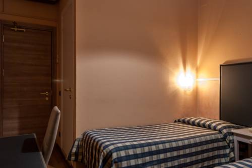 Imagen de la habitación del Hotel Bernardino. Foto 8