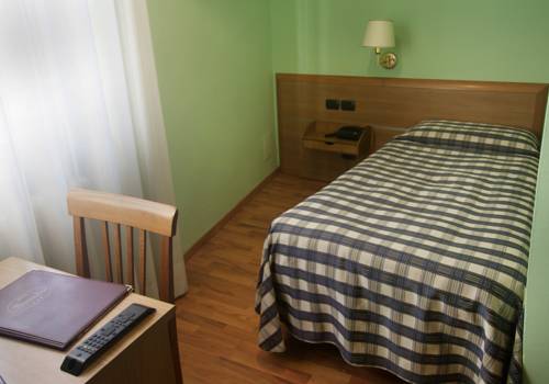 Imagen de la habitación del Hotel Bernardino. Foto 10