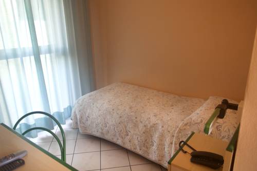 Imagen de la habitación del Hotel Bernardino. Foto 12