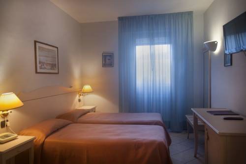 Imagen de la habitación del Hotel Bernardino. Foto 14