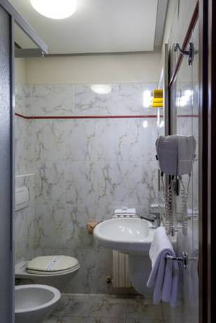 Imagen de la habitación del Hotel Bernardino. Foto 16