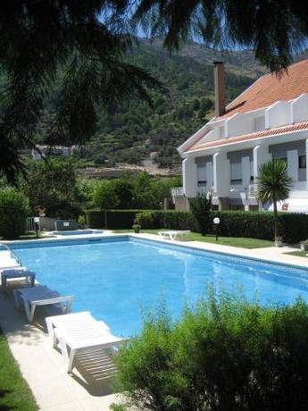 Imagen de la piscina del Hotel Berne. Foto 5
