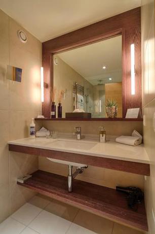 Imagen de la habitación del Hotel Bernerhof Swiss Quality Gstaad. Foto 7