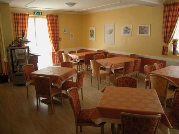 Imagen del bar/restaurante del Hotel Bernhard. Foto 7