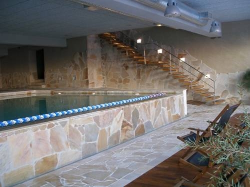 Imagen de la piscina del Hotel Bernhard Spa Hotel. Foto 5