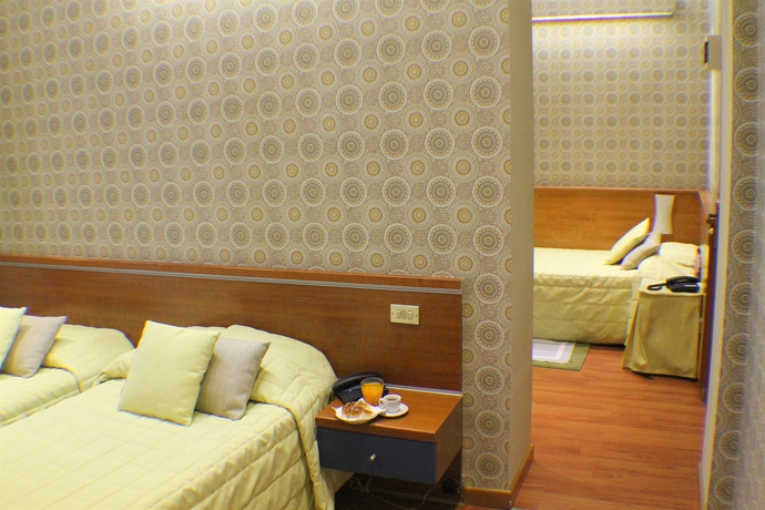 Imagen de la habitación del Hotel Bernina, Milán. Foto 4