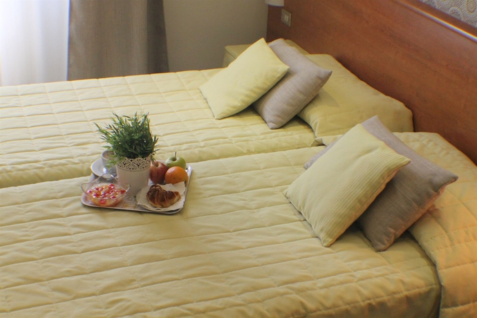 Imagen de la habitación del Hotel Bernina, Milán. Foto 6