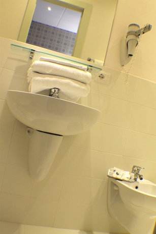 Imagen de la habitación del Hotel Bernina, Milán. Foto 7