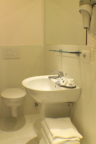 Imagen de la habitación del Hotel Bernina, Milán. Foto 8