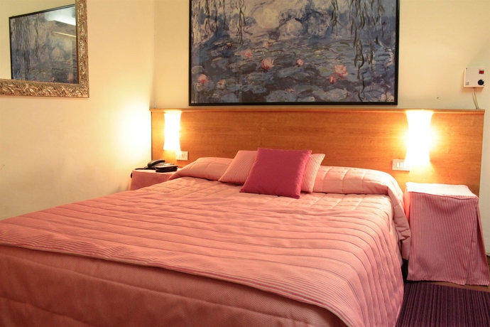 Imagen de la habitación del Hotel Bernina, Milán. Foto 10