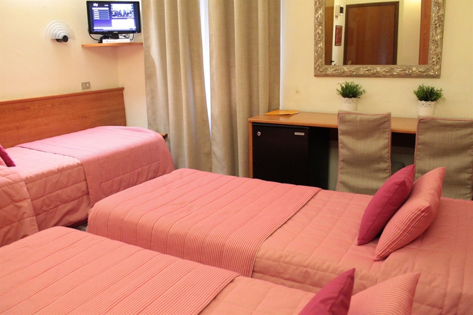 Imagen de la habitación del Hotel Bernina, Milán. Foto 11