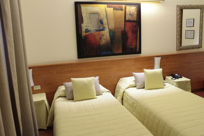 Imagen de la habitación del Hotel Bernina, Milán. Foto 12