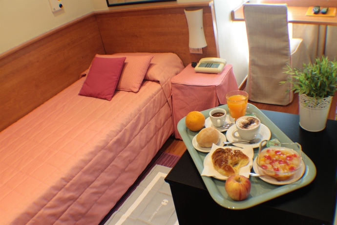 Imagen de la habitación del Hotel Bernina, Milán. Foto 14