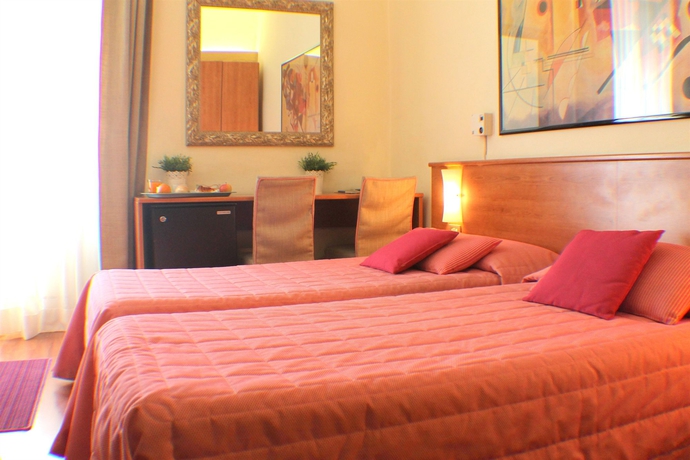 Imagen de la habitación del Hotel Bernina, Milán. Foto 15