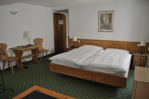 Imagen de la habitación del Hotel Bernina, PONTRESINA. Foto 7