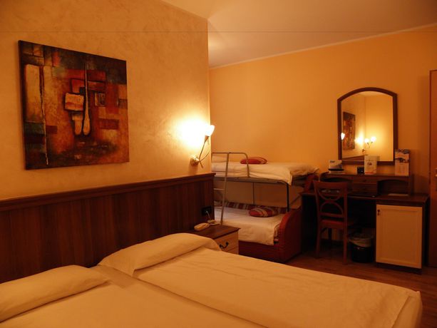 Imagen de la habitación del Hotel Bernina, Tirano. Foto 3