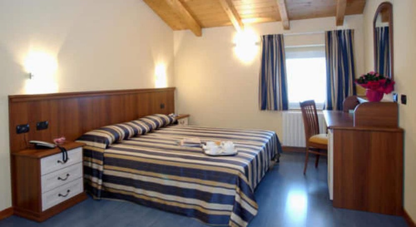 Imagen de la habitación del Hotel Bernina, Tirano. Foto 4