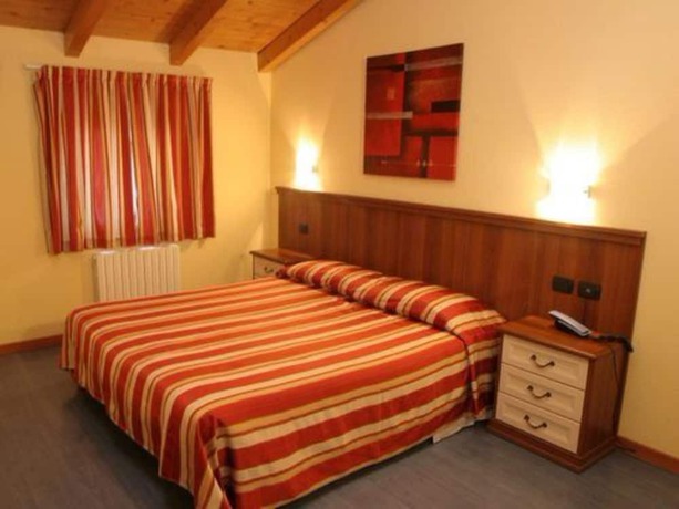 Imagen de la habitación del Hotel Bernina, Tirano. Foto 11