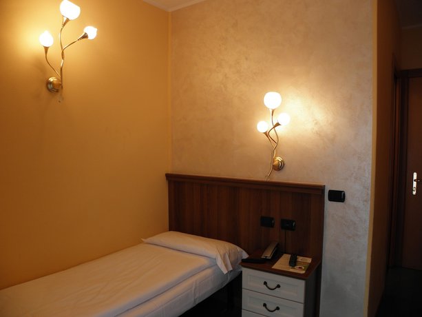 Imagen de la habitación del Hotel Bernina, Tirano. Foto 13