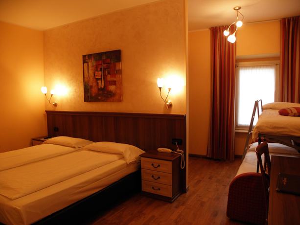 Imagen de la habitación del Hotel Bernina, Tirano. Foto 14