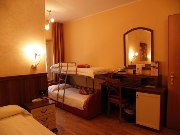 Imagen de la habitación del Hotel Bernina, Tirano. Foto 19