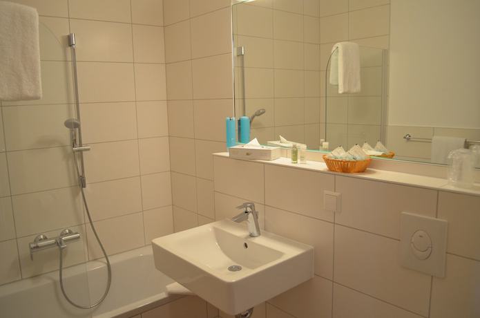 Imagen de la habitación del Hotel Bernsteinsee. Foto 17