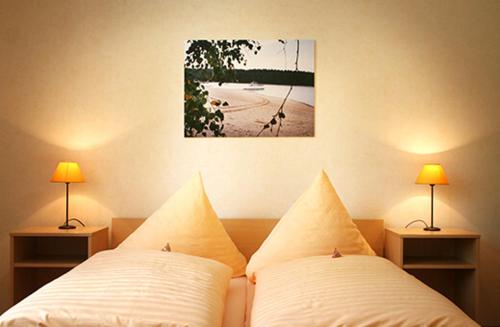 Imagen de la habitación del Hotel Bernsteinsee. Foto 18