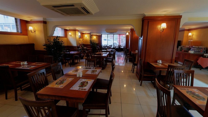 Imagen del bar/restaurante del Hotel Berr, Estambul. Foto 2