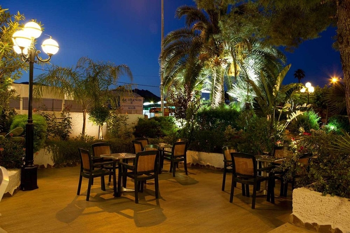 Imagen de los exteriores del Hotel Bersoca. Foto 9